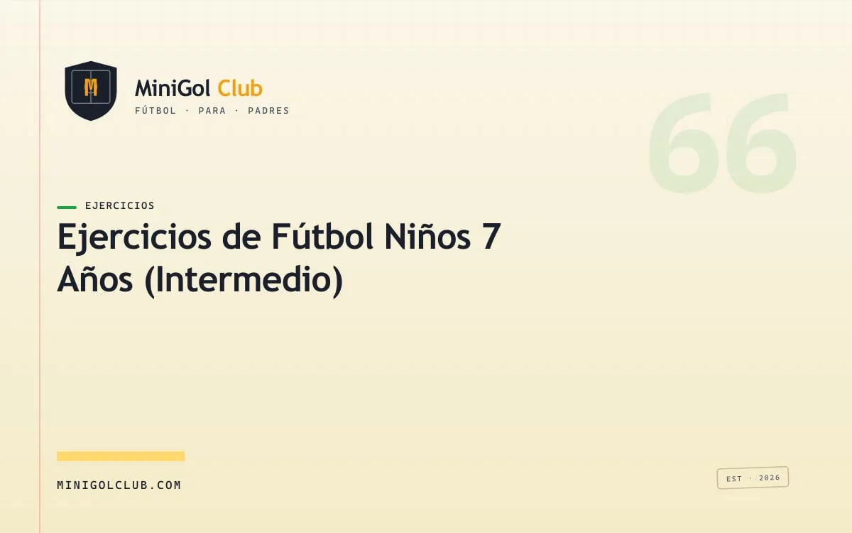 Niño de 7 años practicando un pase con su padre en un parque