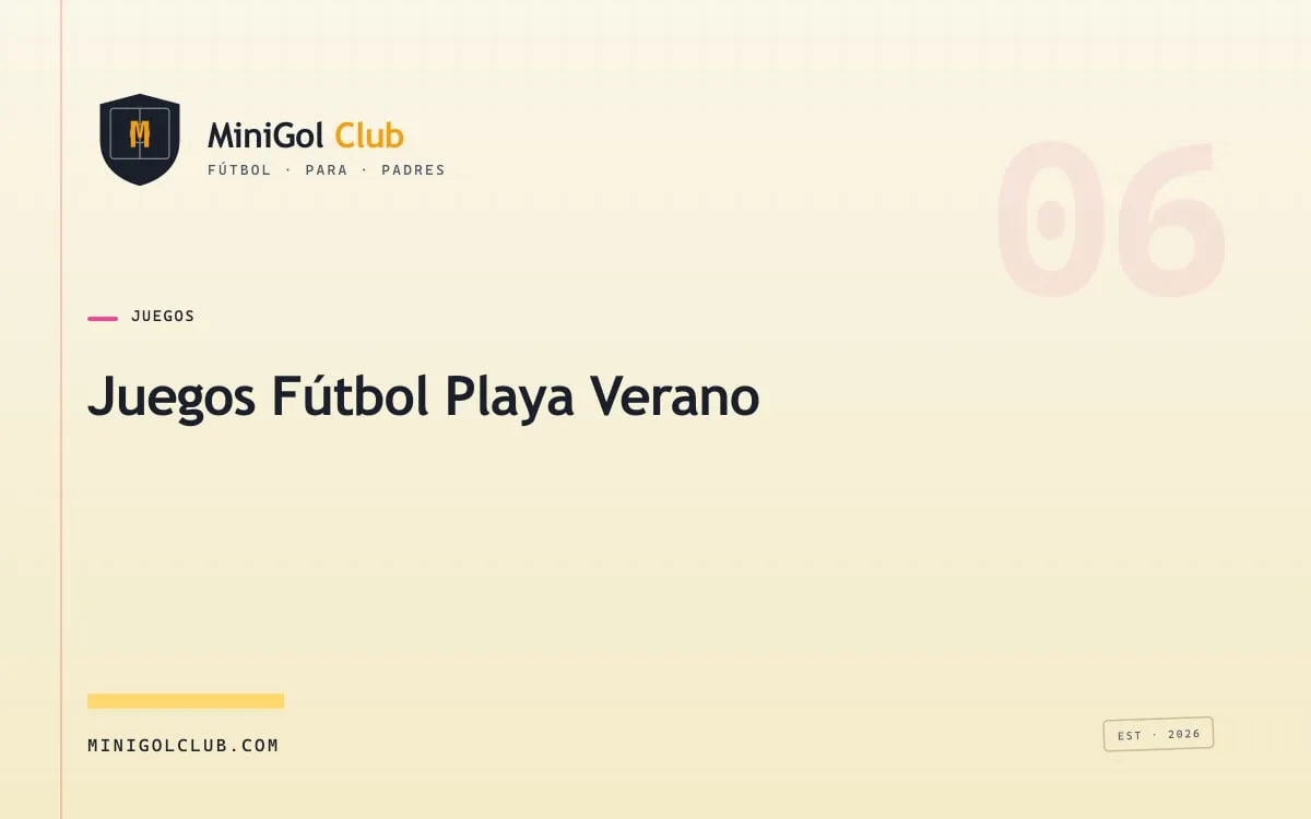 Niños jugando al fútbol en la playa durante el verano con arena